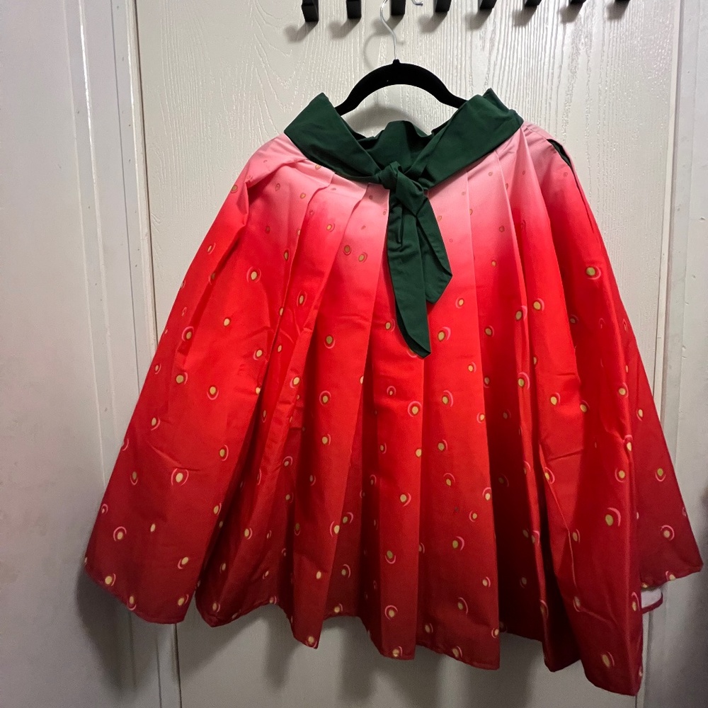 Unique Vintage strawberry Skirt Size Small